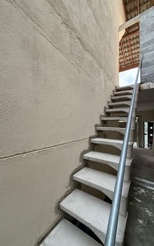 Casa para alugar com 80m², 2 quartos e 1 vaga Casa para alugar com 80m², 2 quartos e 1 vagaEscada