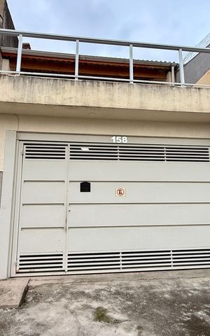 Casa para alugar com 80m², 2 quartos e 1 vaga Casa para alugar com 80m², 2 quartos e 1 vagaFachada