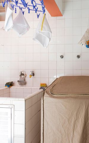 Casa à venda com 100m², 3 quartos e 2 vagas Casa à venda com 100m², 3 quartos e 2 vagasLavanderia