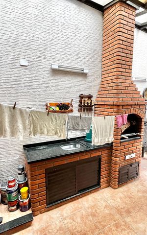 Casa à venda com 160m², 3 quartos e 3 vagasChurrasqueira