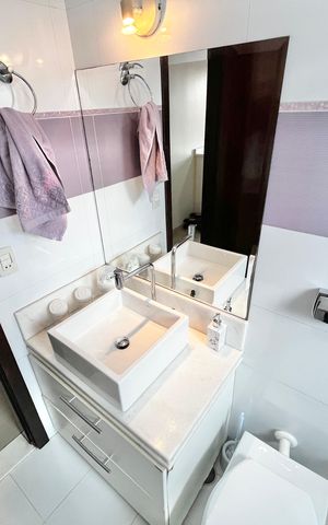 Casa à venda com 160m², 3 quartos e 3 vagasBanheiro da Suíte