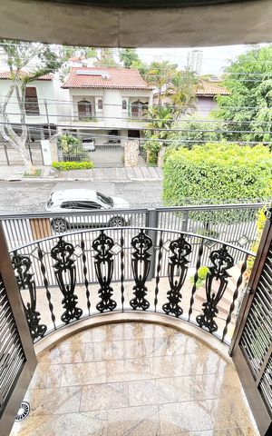 Casa à venda com 364m², 3 quartos e 6 vagas Casa à venda com 364m², 3 quartos e 6 vagasVaranda da Sala