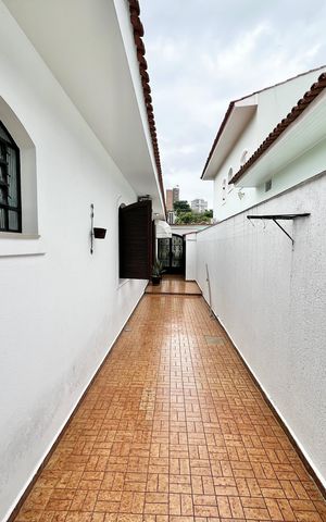Casa à venda com 364m², 3 quartos e 6 vagas Casa à venda com 364m², 3 quartos e 6 vagasCorredor