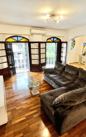 Casa à venda com 364m², 3 quartos e 6 vagas Casa à venda com 364m², 3 quartos e 6 vagasSala