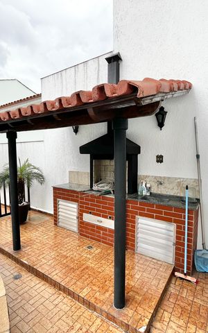 Casa à venda com 364m², 3 quartos e 6 vagas Casa à venda com 364m², 3 quartos e 6 vagasÁrea comum - Churrasqueira