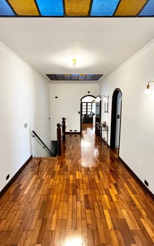 Casa à venda com 364m², 3 quartos e 6 vagas Casa à venda com 364m², 3 quartos e 6 vagasSala 2