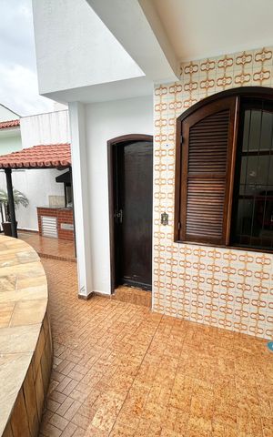 Casa à venda com 364m², 3 quartos e 6 vagas Casa à venda com 364m², 3 quartos e 6 vagasÁrea externa