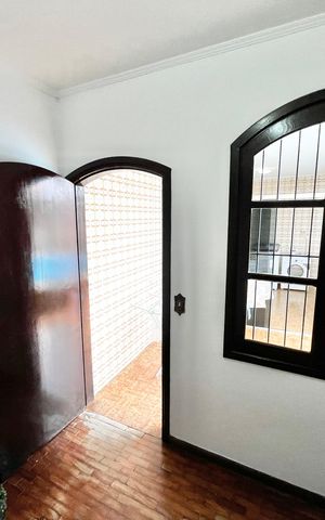 Casa à venda com 364m², 3 quartos e 6 vagas Casa à venda com 364m², 3 quartos e 6 vagasQuarto de Serviço