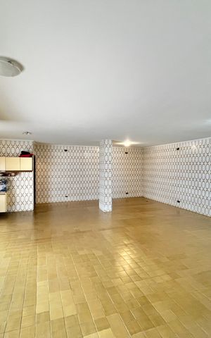 Casa à venda com 364m², 3 quartos e 6 vagas Casa à venda com 364m², 3 quartos e 6 vagasGaragem
