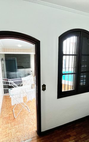 Casa à venda com 364m², 3 quartos e 6 vagas Casa à venda com 364m², 3 quartos e 6 vagasQuarto de Serviço
