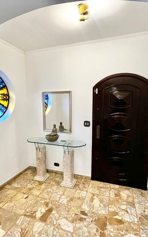 Casa à venda com 364m², 3 quartos e 6 vagas Casa à venda com 364m², 3 quartos e 6 vagasCopa