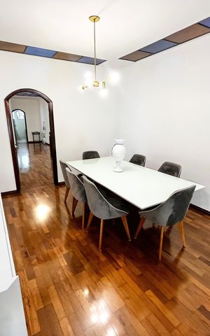 Casa à venda com 364m², 3 quartos e 6 vagas Casa à venda com 364m², 3 quartos e 6 vagasSala de Jantar