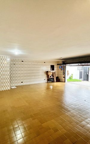 Casa à venda com 364m², 3 quartos e 6 vagas Casa à venda com 364m², 3 quartos e 6 vagasGaragem