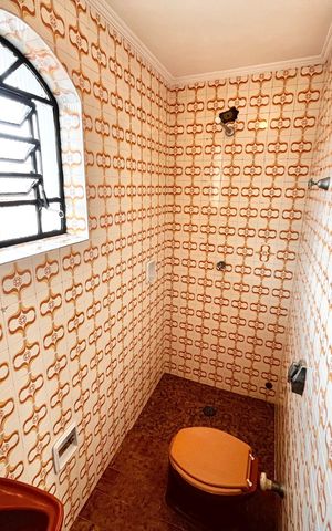 Casa à venda com 364m², 3 quartos e 6 vagas Casa à venda com 364m², 3 quartos e 6 vagasBanheiro da Edícula