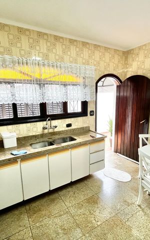 Casa à venda com 364m², 3 quartos e 6 vagas Casa à venda com 364m², 3 quartos e 6 vagasCozinha