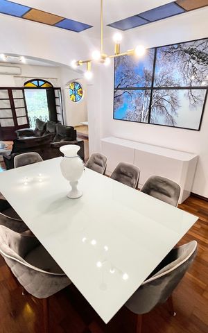 Casa à venda com 364m², 3 quartos e 6 vagas Casa à venda com 364m², 3 quartos e 6 vagasSala de Jantar