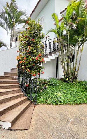 Casa à venda com 364m², 3 quartos e 6 vagas Casa à venda com 364m², 3 quartos e 6 vagasEntrada