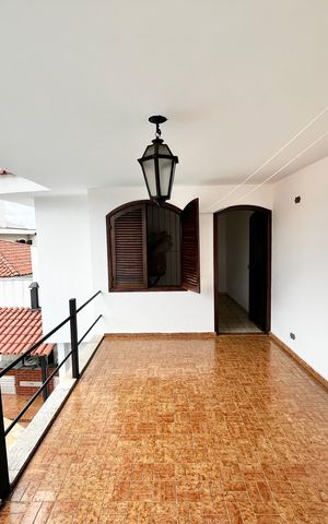 Casa à venda com 364m², 3 quartos e 6 vagas Casa à venda com 364m², 3 quartos e 6 vagasVaranda