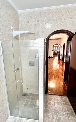 Casa à venda com 364m², 3 quartos e 6 vagas Casa à venda com 364m², 3 quartos e 6 vagasBanheiro