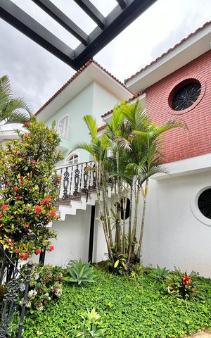 Casa à venda com 364m², 3 quartos e 6 vagas Casa à venda com 364m², 3 quartos e 6 vagasEntrada