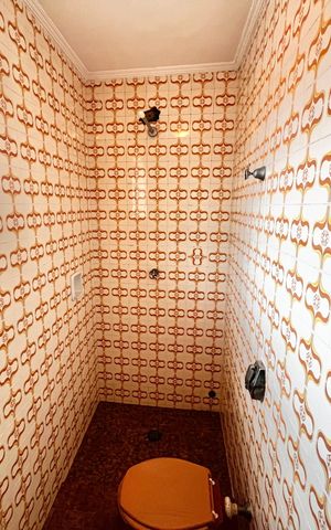 Casa à venda com 364m², 3 quartos e 6 vagas Casa à venda com 364m², 3 quartos e 6 vagasBanheiro da Edícula
