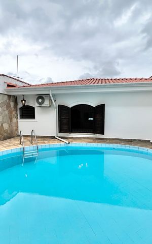 Casa à venda com 364m², 3 quartos e 6 vagas Casa à venda com 364m², 3 quartos e 6 vagasÁrea comum - Piscina