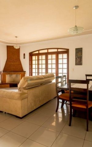 Casa à venda com 340m², 4 quartos e 3 vagas