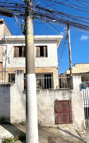 Casa à venda com 300m², 4 quartos e 4 vagas Casa à venda com 300m², 4 quartos e 4 vagasFachada