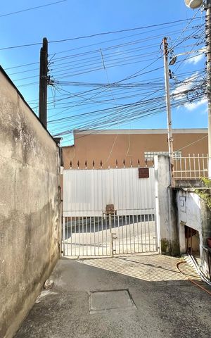 Casa à venda com 300m², 4 quartos e 4 vagas Casa à venda com 300m², 4 quartos e 4 vagasÁrea externa