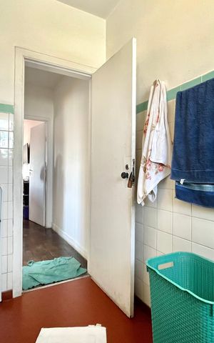 Casa à venda com 300m², 4 quartos e 4 vagas Casa à venda com 300m², 4 quartos e 4 vagasBanheiro 2