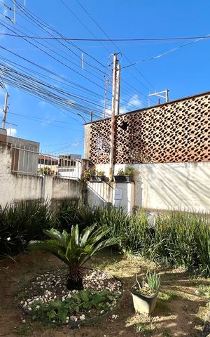 Casa à venda com 300m², 4 quartos e 4 vagas Casa à venda com 300m², 4 quartos e 4 vagasJardim