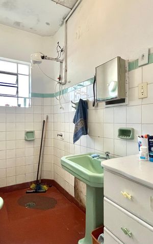 Casa à venda com 300m², 4 quartos e 4 vagas Casa à venda com 300m², 4 quartos e 4 vagasBanheiro 2