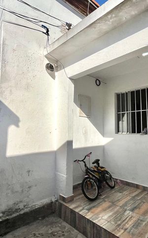 Casa à venda com 300m², 4 quartos e 4 vagas Casa à venda com 300m², 4 quartos e 4 vagasÁrea externa