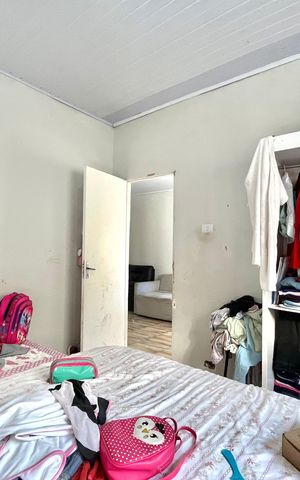 Casa à venda com 300m², 4 quartos e 4 vagas Casa à venda com 300m², 4 quartos e 4 vagasQuarto 1