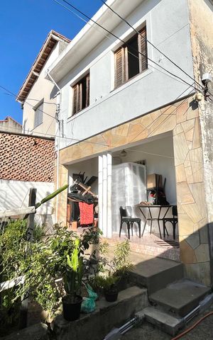 Casa à venda com 300m², 4 quartos e 4 vagas Casa à venda com 300m², 4 quartos e 4 vagasÁrea externa