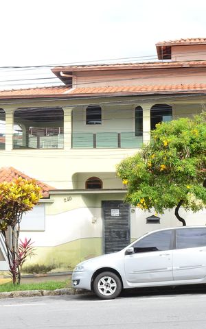 Casa à venda com 302m², 3 quartos e 2 vagasFachada