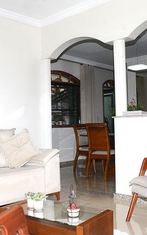 Casa à venda com 302m², 3 quartos e 2 vagasSala
