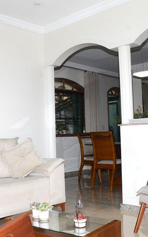 Casa à venda com 302m², 3 quartos e 2 vagasSala