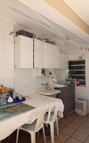 Casa à venda com 170m², 3 quartos e 2 vagasÁrea de Serviço