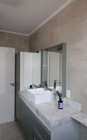 Casa à venda com 170m², 3 quartos e 2 vagasBanheiro