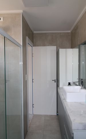 Casa à venda com 170m², 3 quartos e 2 vagasBanheiro