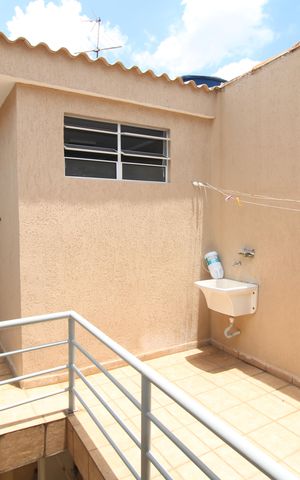 Casa à venda com 170m², 3 quartos e 2 vagasÁrea de Serviço