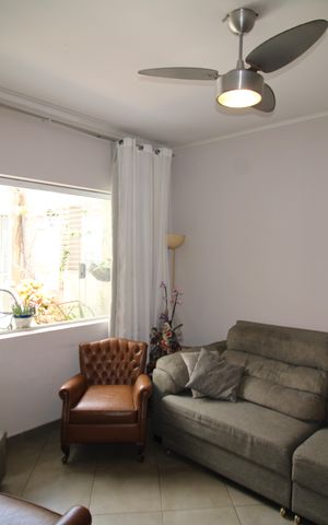 Casa à venda com 170m², 3 quartos e 2 vagasSala