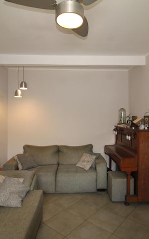 Casa à venda com 170m², 3 quartos e 2 vagasSala