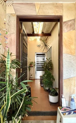Casa à venda com 250m², 3 quartos e 2 vagas Casa à venda com 250m², 3 quartos e 2 vagasÁrea externa