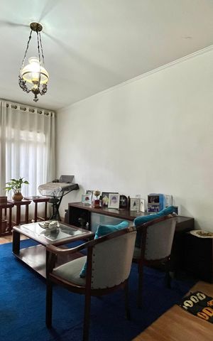 Casa à venda com 250m², 3 quartos e 2 vagas Casa à venda com 250m², 3 quartos e 2 vagasSala