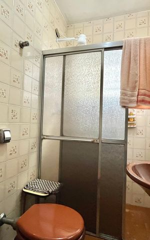 Casa à venda com 250m², 3 quartos e 2 vagas Casa à venda com 250m², 3 quartos e 2 vagasBanheiro Corredor