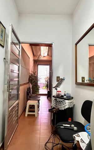Casa à venda com 250m², 3 quartos e 2 vagas Casa à venda com 250m², 3 quartos e 2 vagasÁrea externa