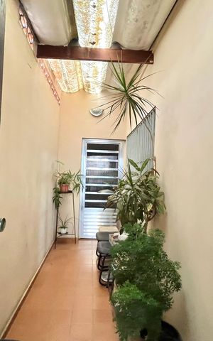 Casa à venda com 250m², 3 quartos e 2 vagas Casa à venda com 250m², 3 quartos e 2 vagasÁrea externa