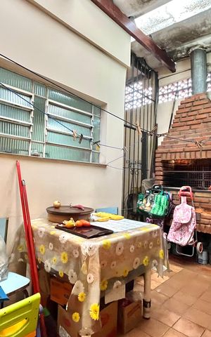 Casa à venda com 250m², 3 quartos e 2 vagas Casa à venda com 250m², 3 quartos e 2 vagasQuintal